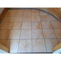 築30年弱の玄関タイル洗浄の画像2