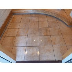 築30年弱の玄関タイル洗浄の画像1