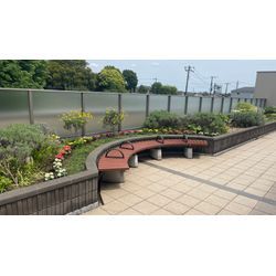 花のある空間へ。老人ホームの花壇管理をさせていただきました｜相模原エリアの造園・庭木お手入れの画像2