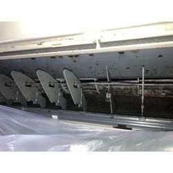 「エアコンのカバー、実はカビだらけ!? プロの分解洗浄でここまでキレイに♪」の画像1