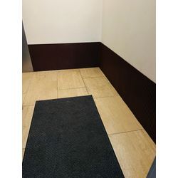 渋谷区で台車ガード用のクッション材の施工を行いましたの画像1