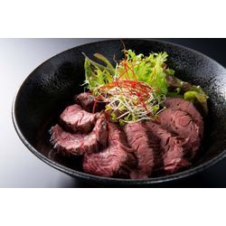 「牛が夢見た昼寝」——浦和・carnegicoの赤身ステーキ丼、謎の多幸感の画像1