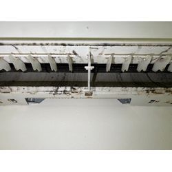 リビングのエアコンクリーニング！の画像1