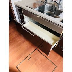 世田谷区でキッチン下収納のレール交換を行いました。の画像1