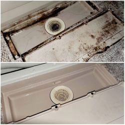 市販カビ取り剤でも🙅ダメでした💦　お風呂のクリーニング🛀の画像1