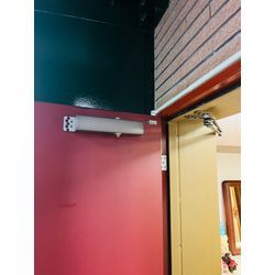 目黒区でドアクローザーの交換を行いました。の画像2