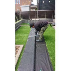 人工芝施工でお庭を快適に！雑草対策と見た目を両立した外構工事事例の画像2