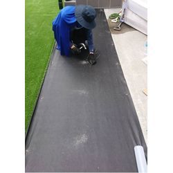 人工芝施工でお庭を快適に！雑草対策と見た目を両立した外構工事事例の画像3