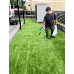 人工芝施工でお庭を快適に！雑草対策と見た目を両立した外構工事事例の画像1