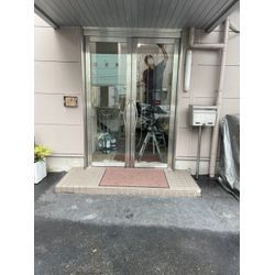 神奈川県横浜市鶴見区の企業様の遮熱フィルムの張り替えをしてきました。の画像1