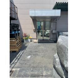 神奈川県横浜市鶴見区の企業様の遮熱フィルムの張り替えをしてきました。の画像2