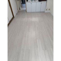 マンションフローリング上張り施工　色:アリアバーチWの画像1