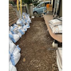 埼玉県　川越市　庭の防草シート敷き作業の画像1