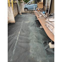 埼玉県　川越市　庭の防草シート敷き作業の画像2