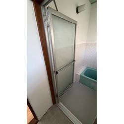 浴槽と浴室扉の清掃の画像3