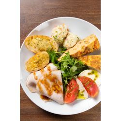 口福の序章、駅前にて──前菜盛り合わせの画像1