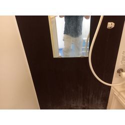 浴室の壁面シート汚れ洗浄と鏡クリーニングの画像1