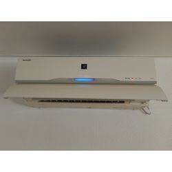 2013年製シャープお掃除機能付きエアコンのクリーニングの画像1