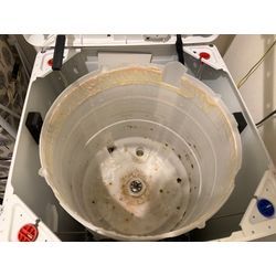 【柔軟剤の入れすぎに要注意！】黒い汚れの原因を分解洗浄で徹底リセット（大阪府和泉市）の画像2