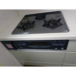 高崎市で吹きこぼれなどで傷んだガスビルトインコンロの交換工事の画像1