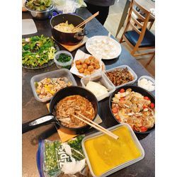 クリスマスの食卓と、普段の食卓をの画像1