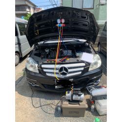 ベンツエアコンガス補充の画像1