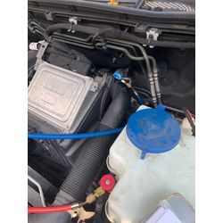 ベンツエアコンガス補充の画像2