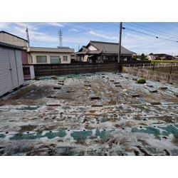 既設防草シート撤去、新規防草シート敷設の画像1