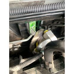 アバルト　エアコンガス漏れ修理の画像3