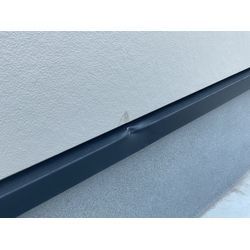 ぶつけて凹んだ水切り板金の画像1