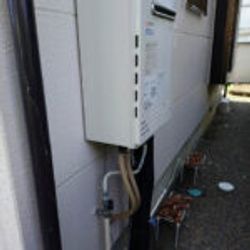 高崎市で年数が経ったガス給湯器を新しいものに交換の画像1