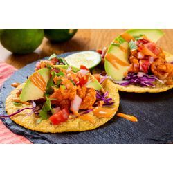 そっと寄り添う味わいを写す──エビとアボカドのアドボタコスの画像1