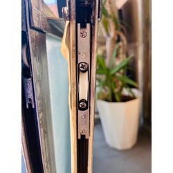 港区のテナントビルで掃き出し窓の戸車交換を行いましたの画像2