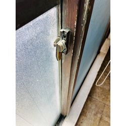 港区のテナントビルで掃き出し窓の戸車交換を行いましたの画像3