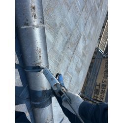 2階建て　一般建築　セメント瓦屋根塗装！遮熱施工！の画像1