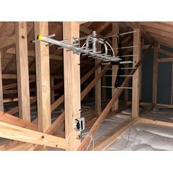 【プロが解説】地デジアンテナの屋根裏設置は本当に大丈夫？メリット・デメリット・施工ポイントを徹底解説の画像1