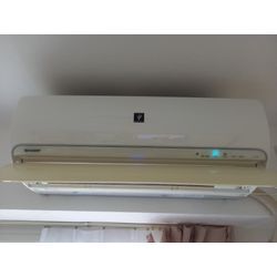 シャープ2013年お掃除機能付きエアコンのクリーニングの画像1