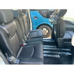 日産セレナ　嘔吐処理の画像1