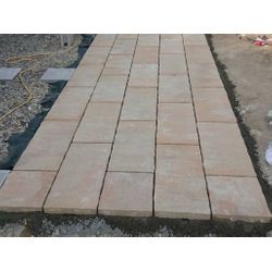 下地から丁寧に仕上げた平板アプローチの画像2