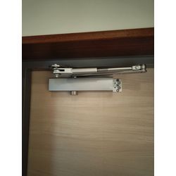 ドアクローザー交換の画像3