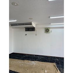 【横浜市西区】店舗の塗装工事を行っています！の画像3