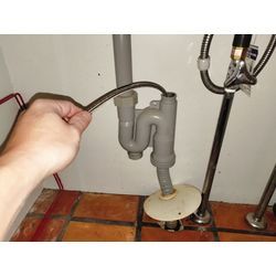 キッチンの排水が冬に詰まりやすいのはなぜ？原因である油が冷えて固まりやすいからです！の画像1