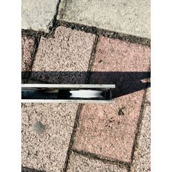 葛飾区の店舗で引戸の戸車交換を行いました。の画像2