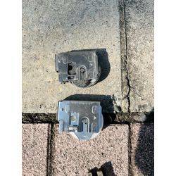 葛飾区の店舗で引戸の戸車交換を行いました。の画像3