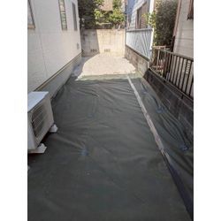 神奈川県横浜市青葉区にて既存の砂利の下にシートを敷きましたの画像1