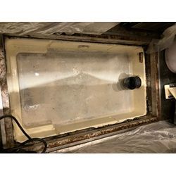 オシャレなワインバーのグリストラップと排水溝清掃の画像1