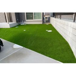 傾斜地でもここまでキレイに！人工芝施工事例（多賀城市）の画像1