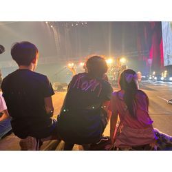 ステージの裏では色々な業者さんが働いております。の画像1