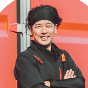 特殊ブラシと専用薬剤で外壁をやさしく徹底洗浄！塗装を守りながら美しさを復活！！
