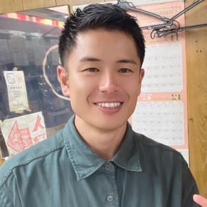 玄関ドア塗装　凹み等の補修〜再塗装まで施工可能です！